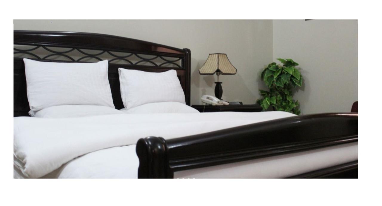 Luxury Inn Karachi Exterior foto