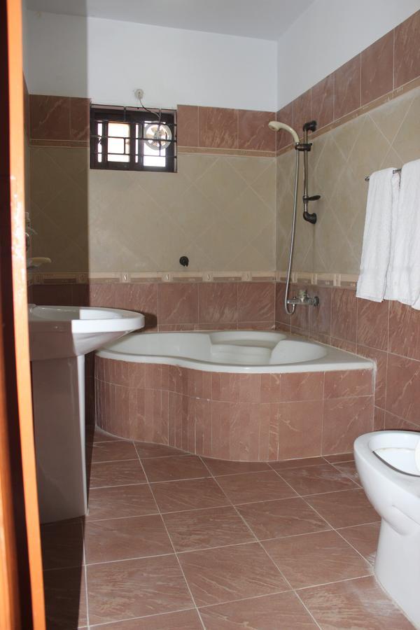 Luxury Inn Karachi Exterior foto