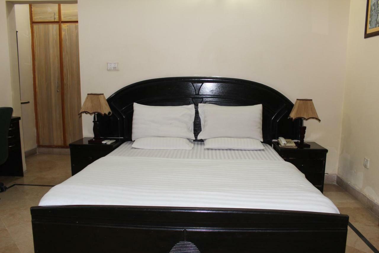 Luxury Inn Karachi Exterior foto