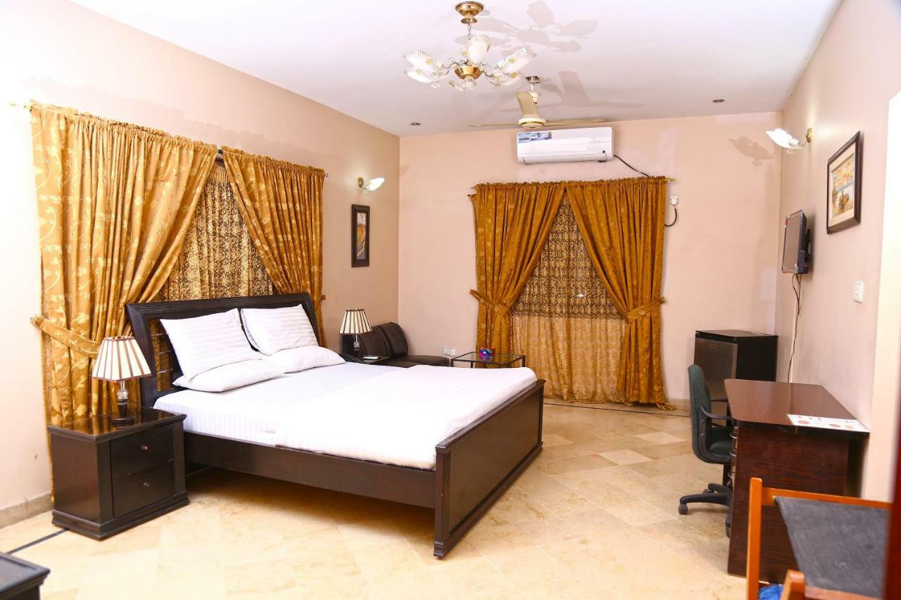 Luxury Inn Karachi Exterior foto