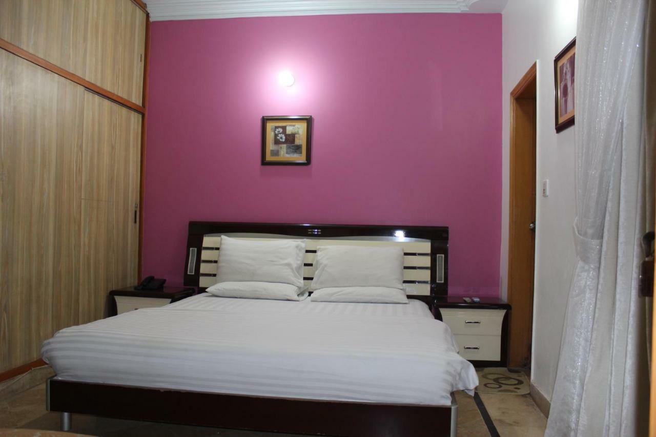 Luxury Inn Karachi Exterior foto