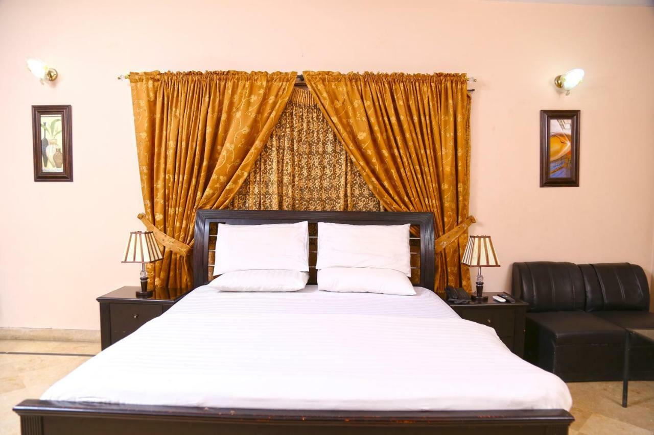 Luxury Inn Karachi Exterior foto